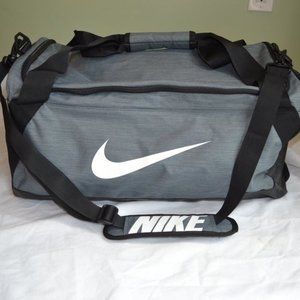Nike Brasilia Duffle Bag Gray Medium